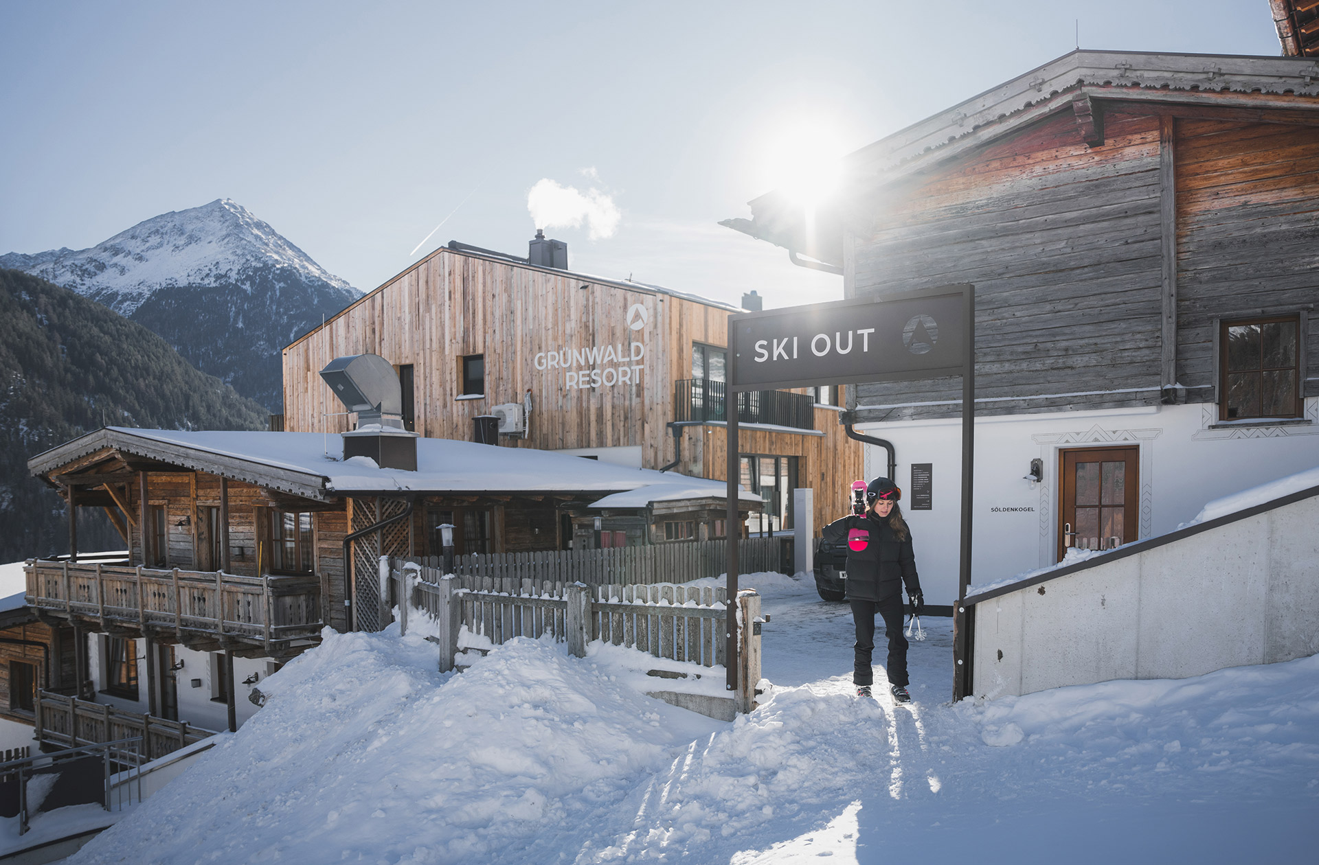 Skiurlaub an der Skipiste in den Chalets des Grünwald Resort in Sölden im Ötztal